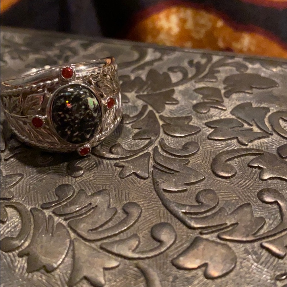 Ring - Picture 2 of 4